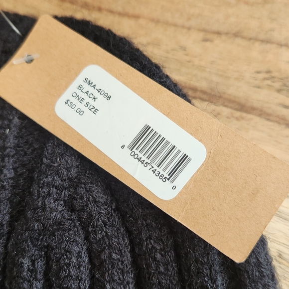 Steve Madden Knitted Women's Hat With Three Knitted Cream and Purple Flowers - Picture 3 of 12